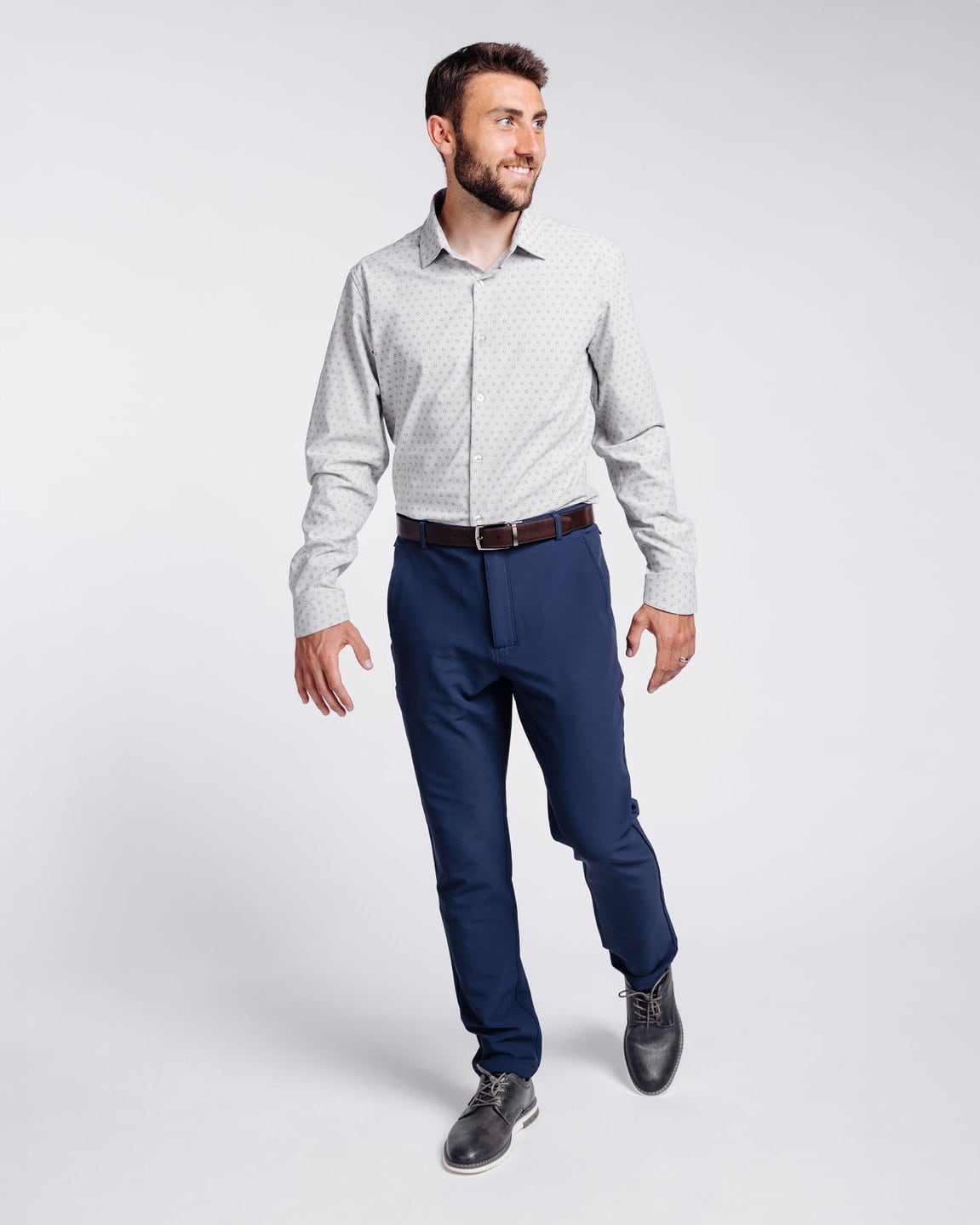 Alex: 5'9, 150 lbs wearing size 30x30.