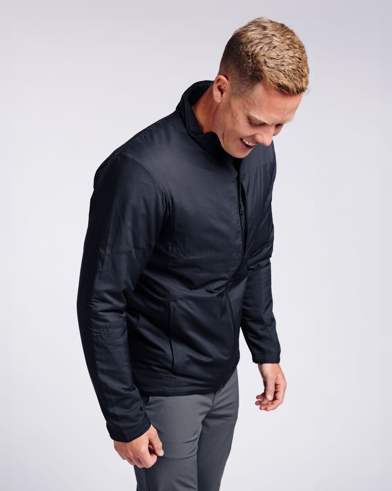 Markus: 6'0, 180 lbs wearing size medium.