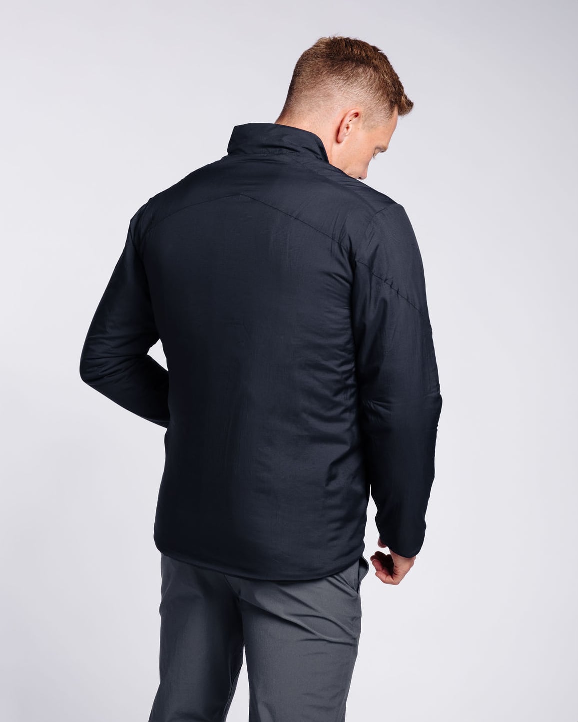 Markus: 6'0, 180 lbs wearing size medium.