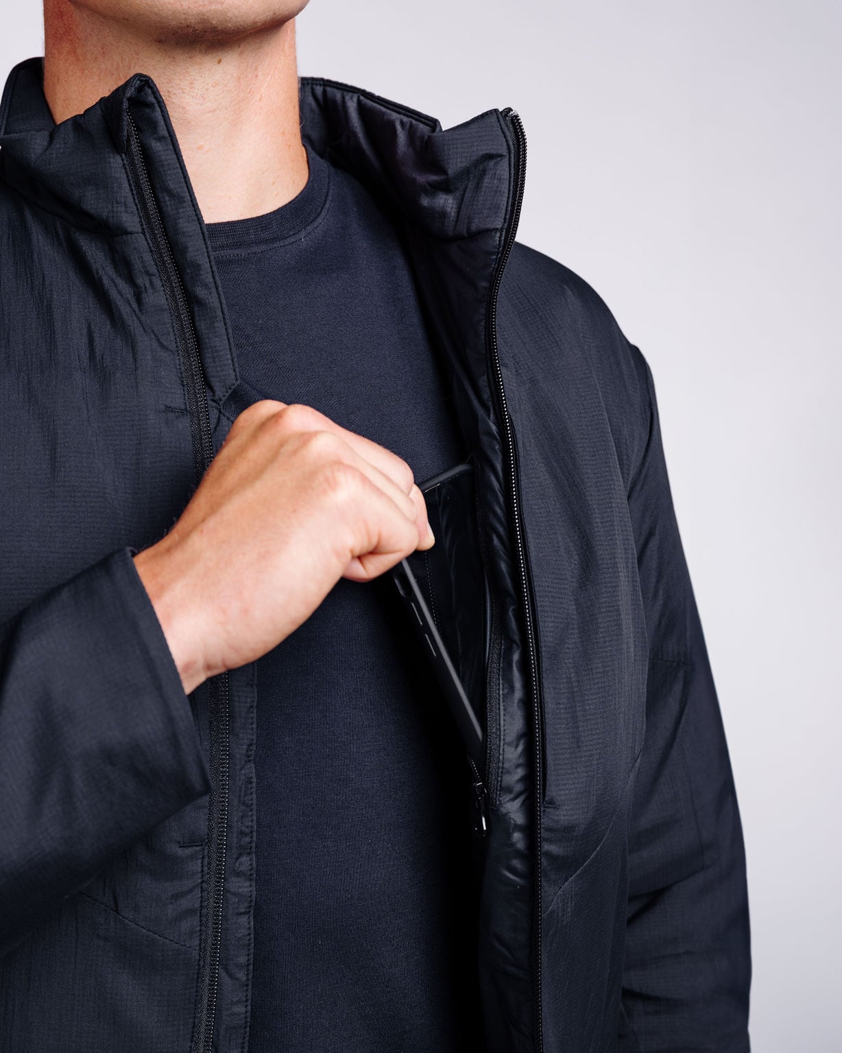 Markus: 6'0, 180 lbs wearing size medium.