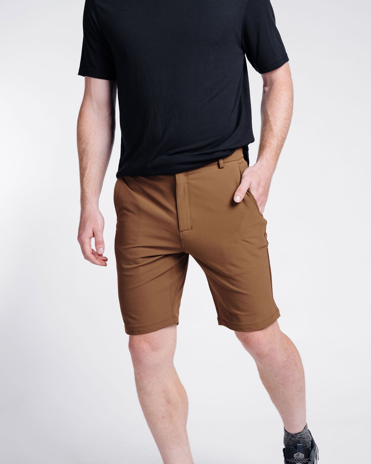 Logan: 6’1, 187 lbs wearing size 30x9.