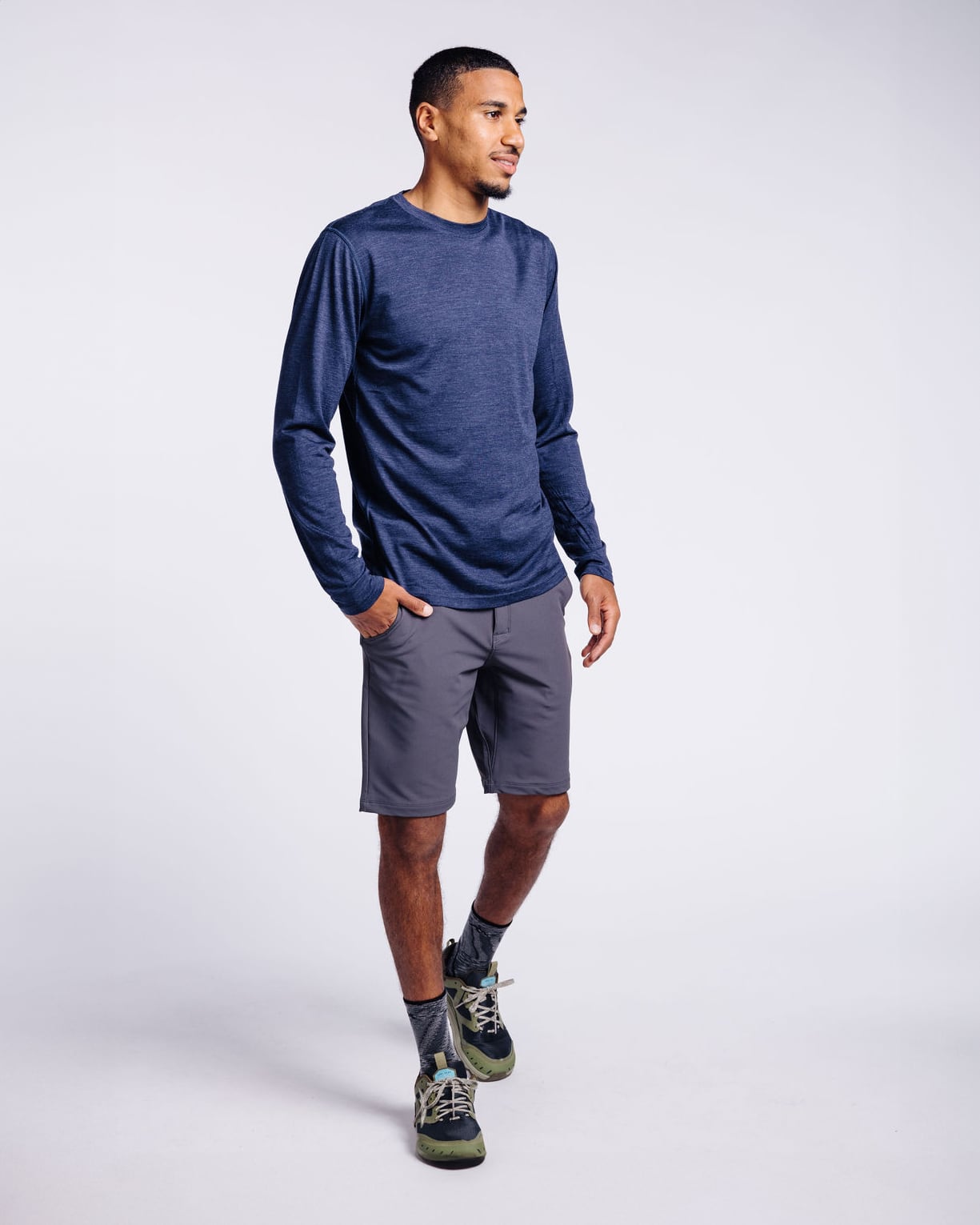 Mehdi: 6’1, 172 lbs wearing size 32x9.