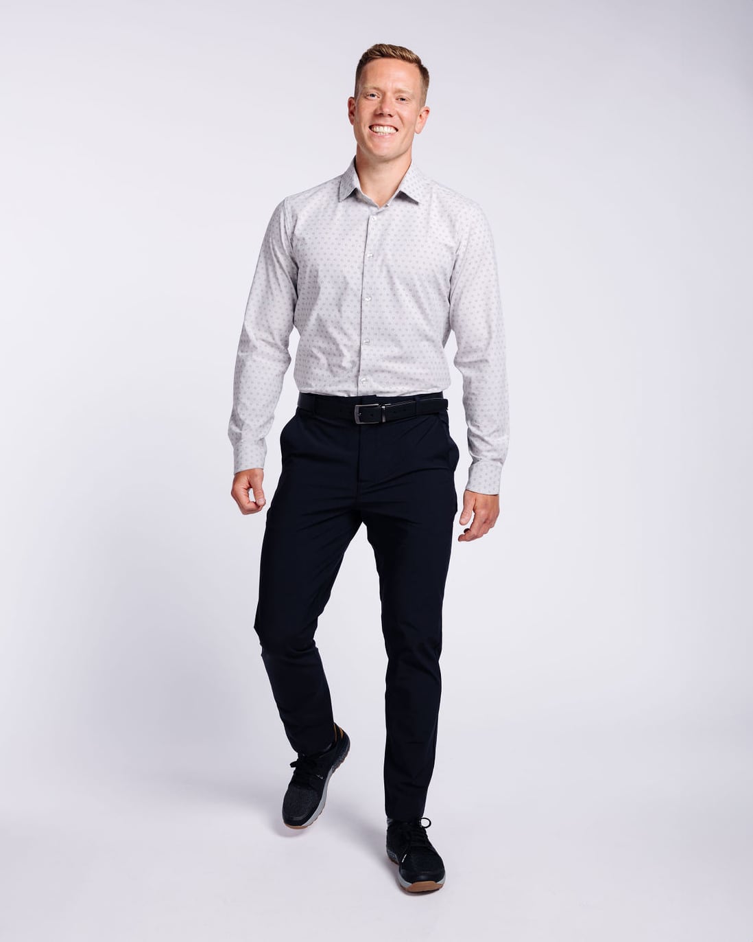 Markus: 6'0, 180 lbs wearing size medium.