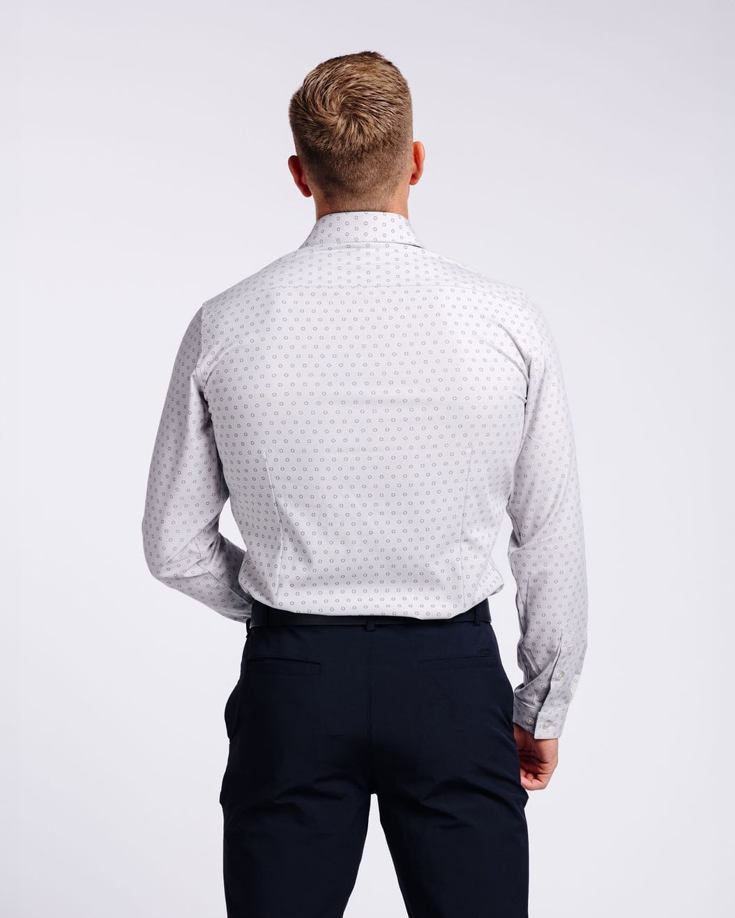 Markus: 6'0, 180 lbs wearing size medium.
