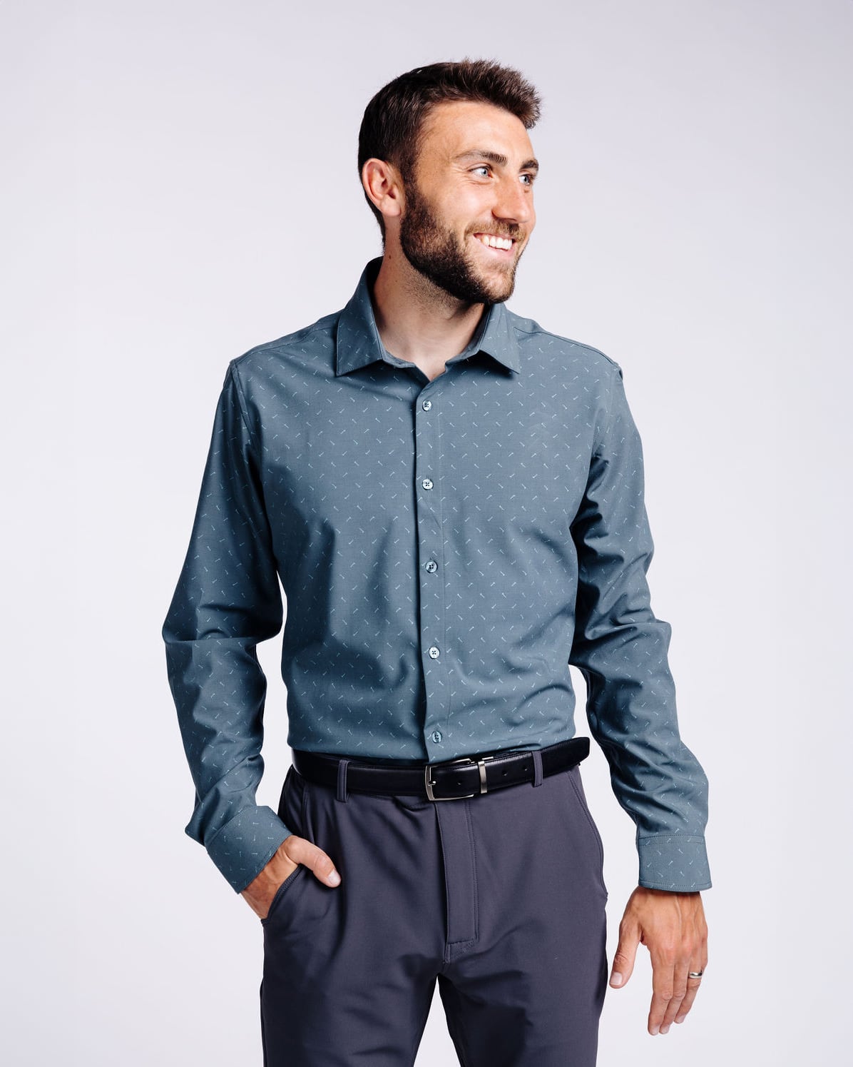 Alex: 5’9, 150 lbs wearing size medium.
