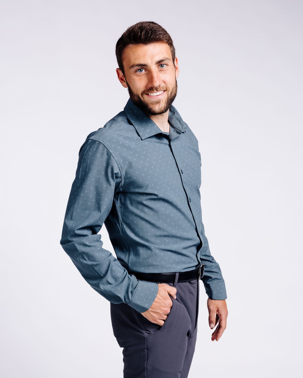 Alex: 5’9, 150 lbs wearing size medium.