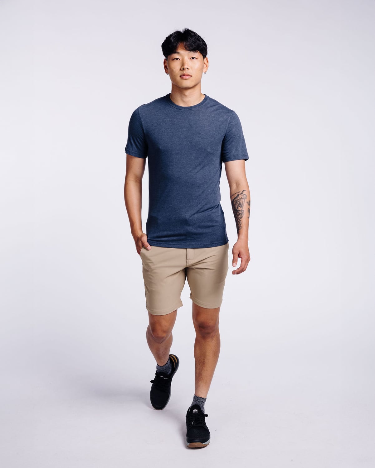 Minjae: 5'10, 160 lbs wearing size small.