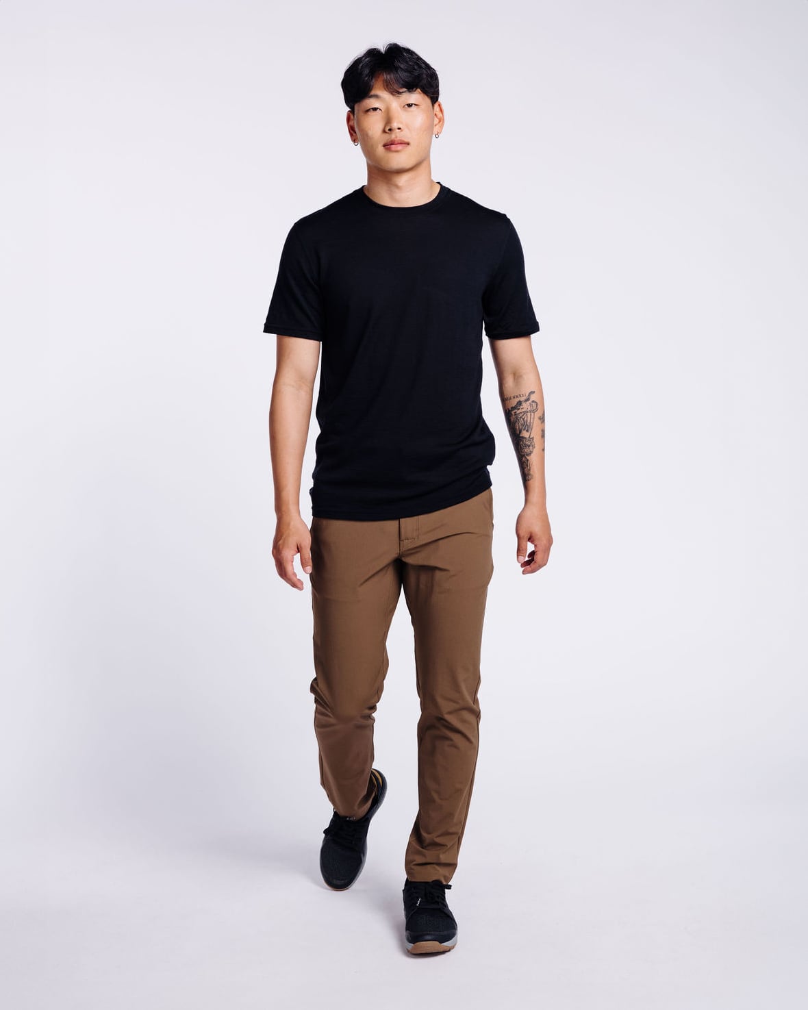 Minjae: 5'10, 160 lbs wearing size 30x30.