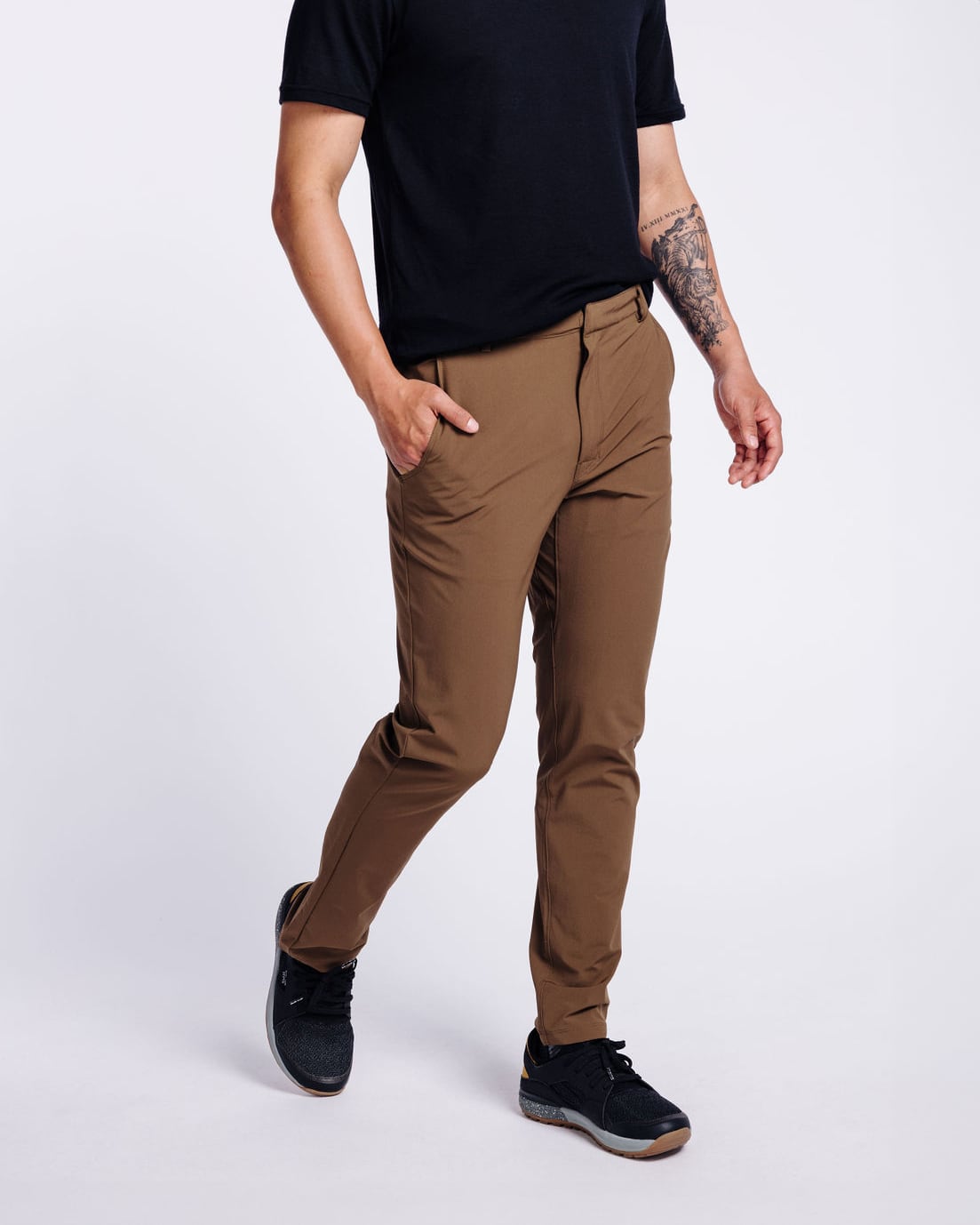 Minjae: 5'10, 160 lbs wearing size 30x30.
