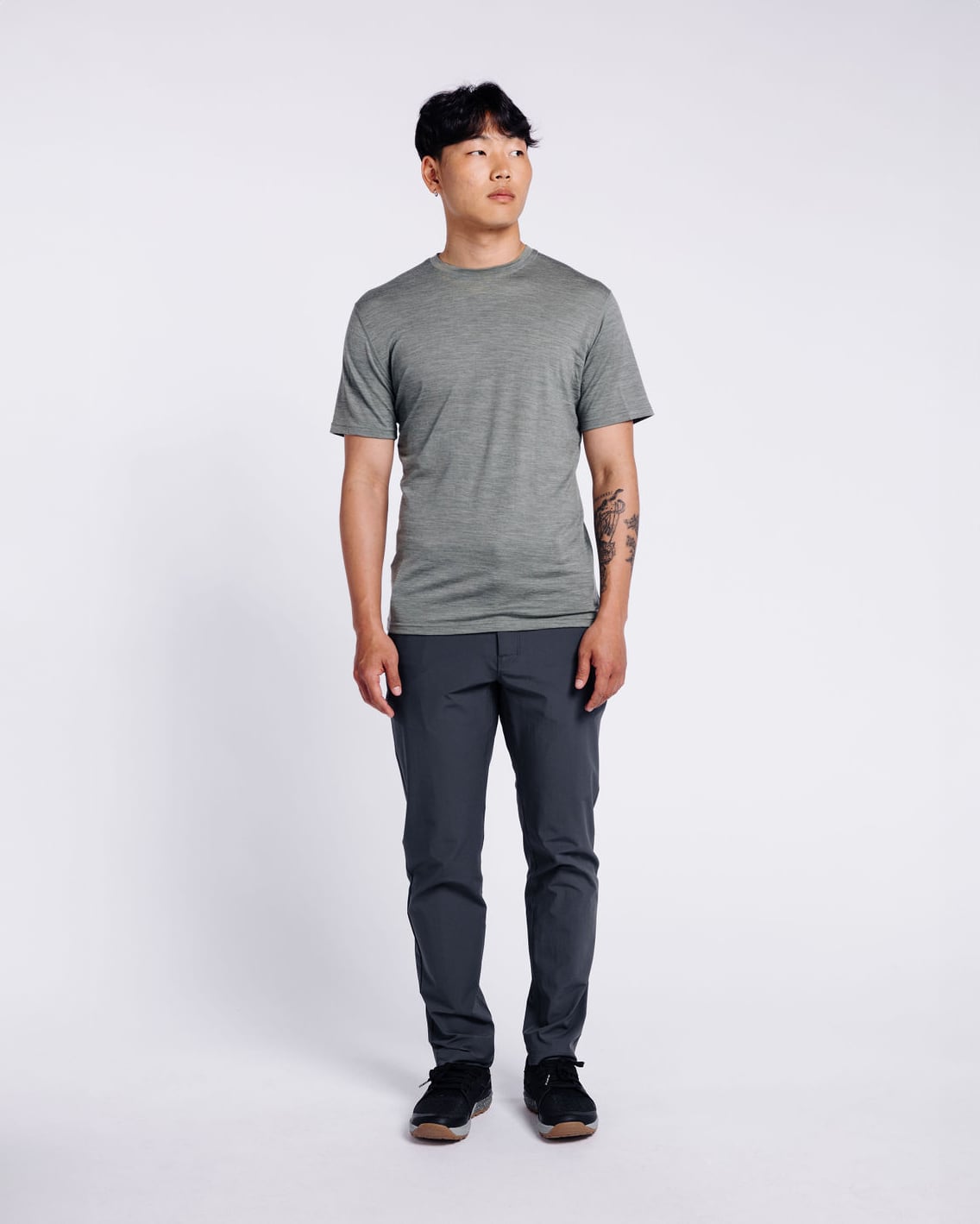 Minjae: 5'10, 160 lbs wearing size 30x30.