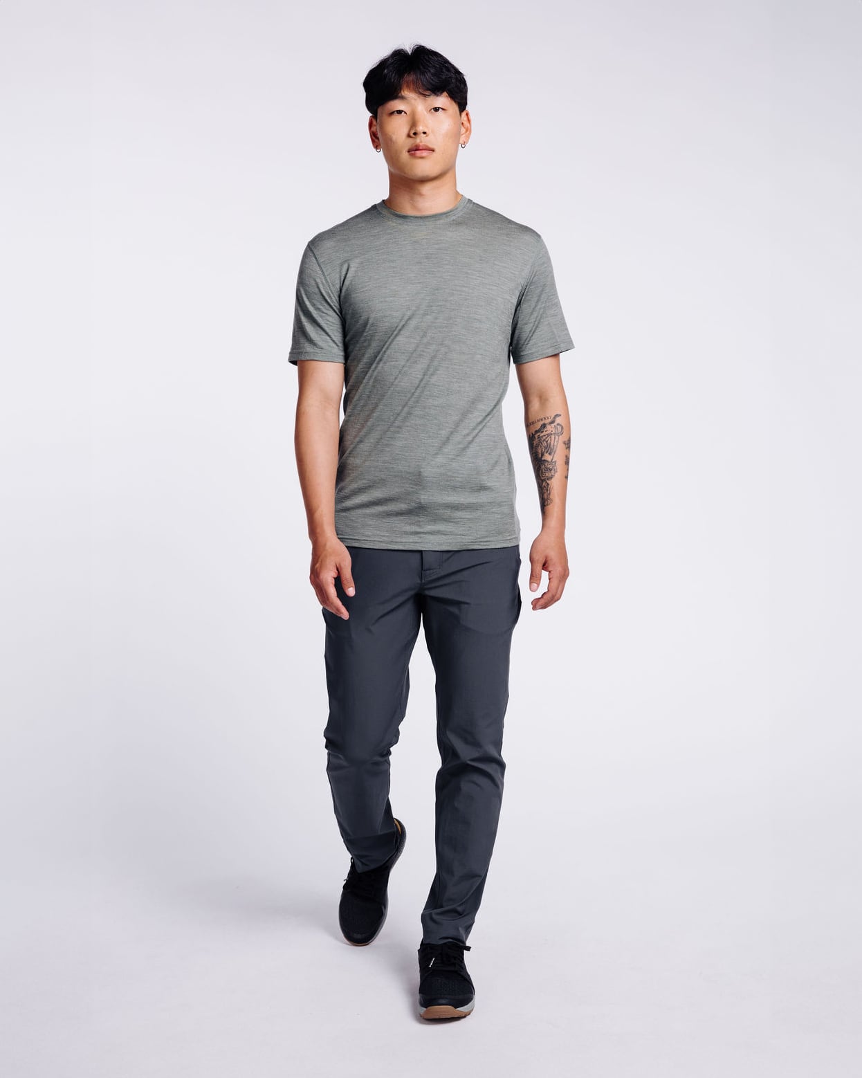 Minjae: 5'10, 160 lbs wearing size 30x30.