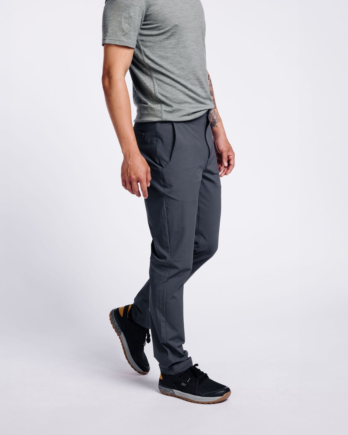 Minjae: 5'10, 160 lbs wearing size 30x30.