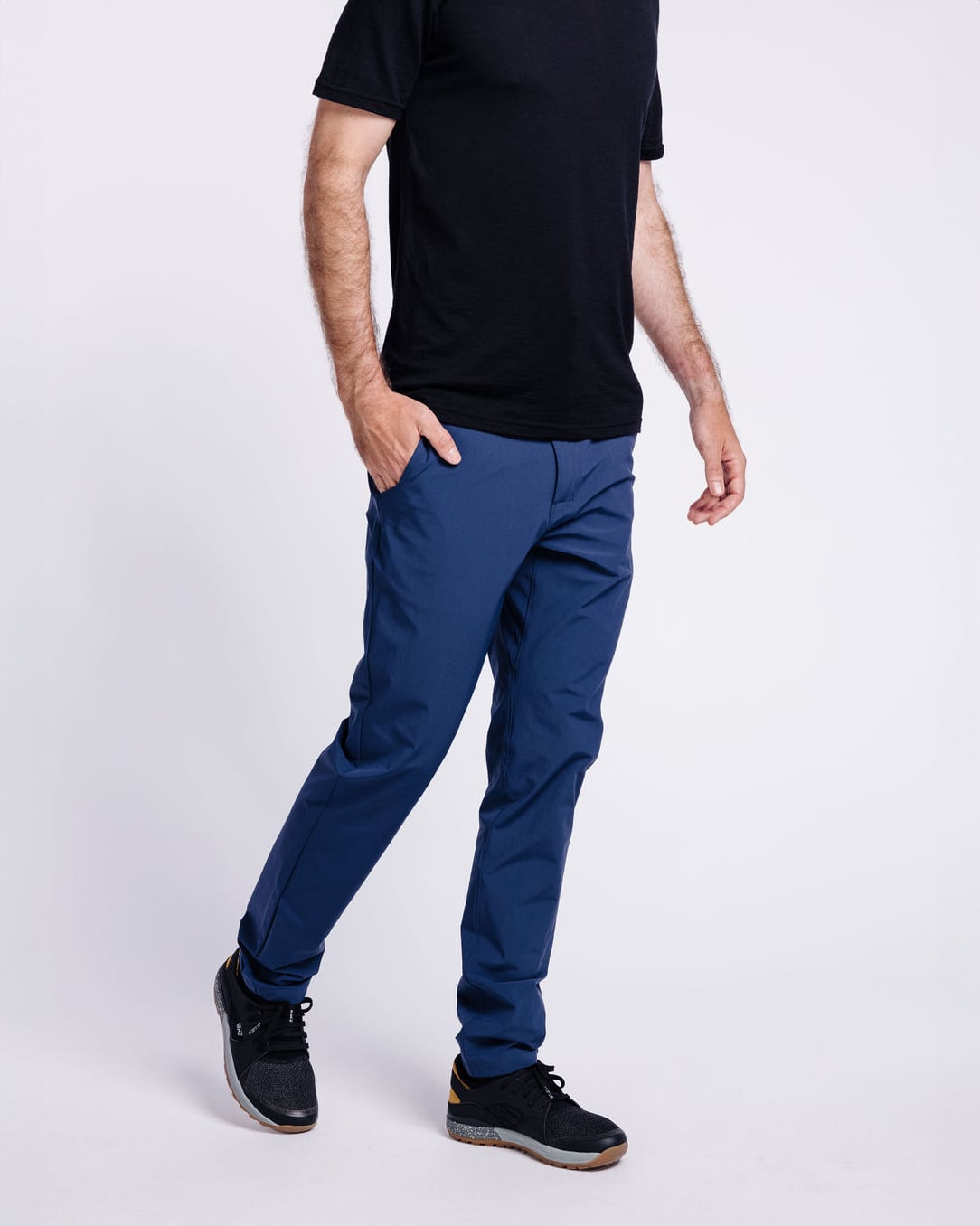 Juan: 6’0, 165 lbs wearing size 30x32.