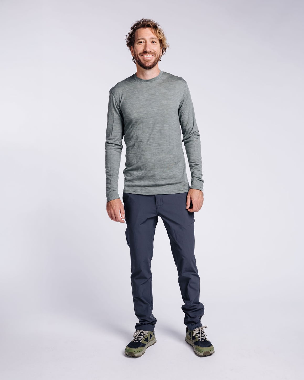 Juan: 6’0, 165 lbs wearing size small.