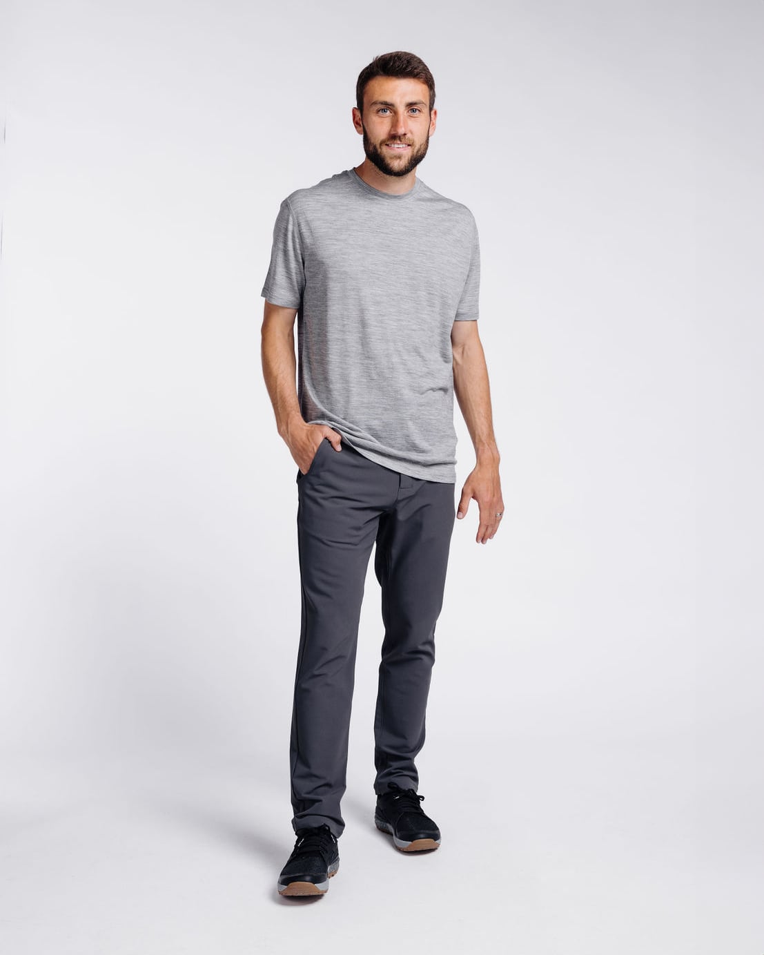 Alex: 5’9, 150 lbs wearing size medium.