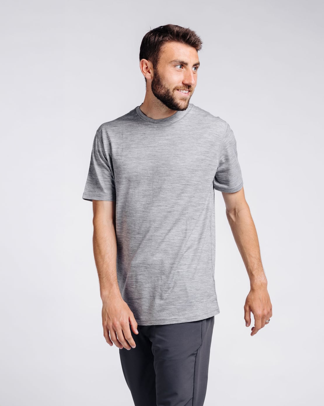 Alex: 5’9, 150 lbs wearing size medium.