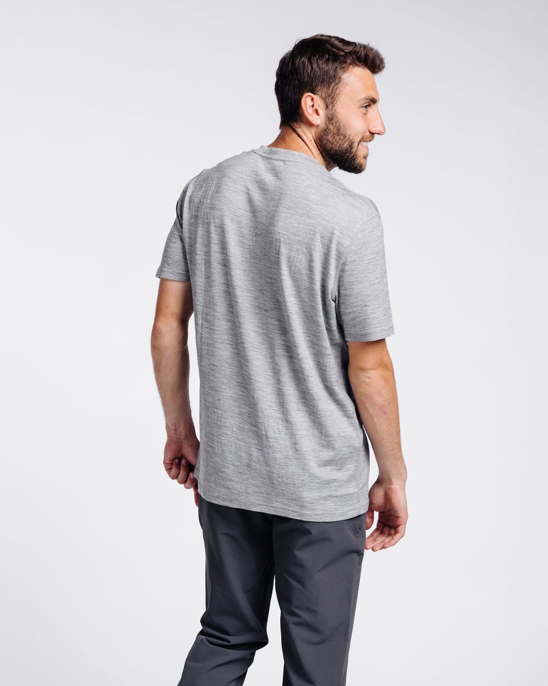 Alex: 5’9, 150 lbs wearing size medium.