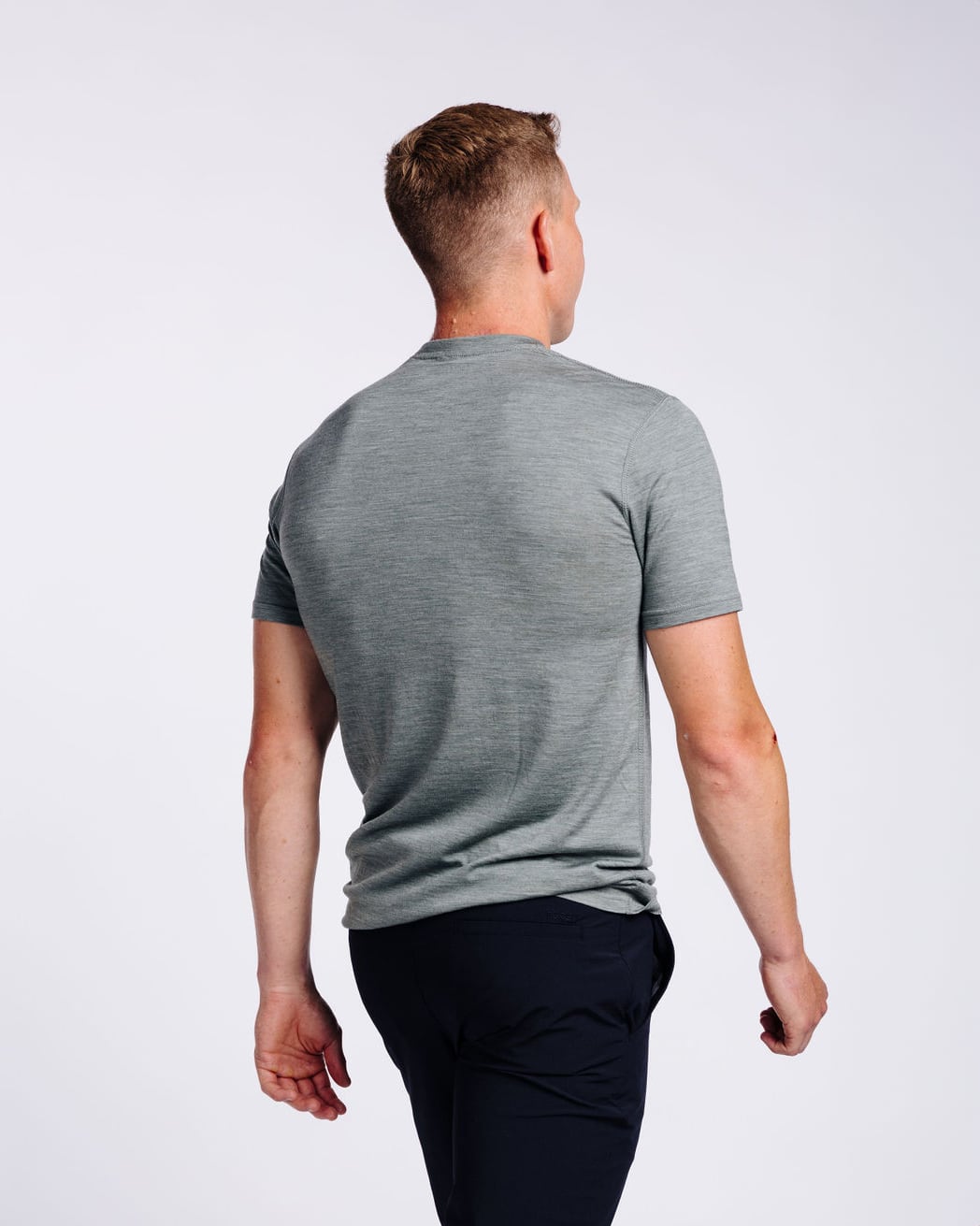 Markus: 6’0, 180 lbs wearing size medium.